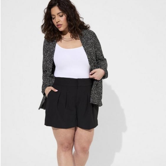 Torrid Black Wide Leg Studio Tailored Short, Plus size 26 NWT - Picture 7 of 14